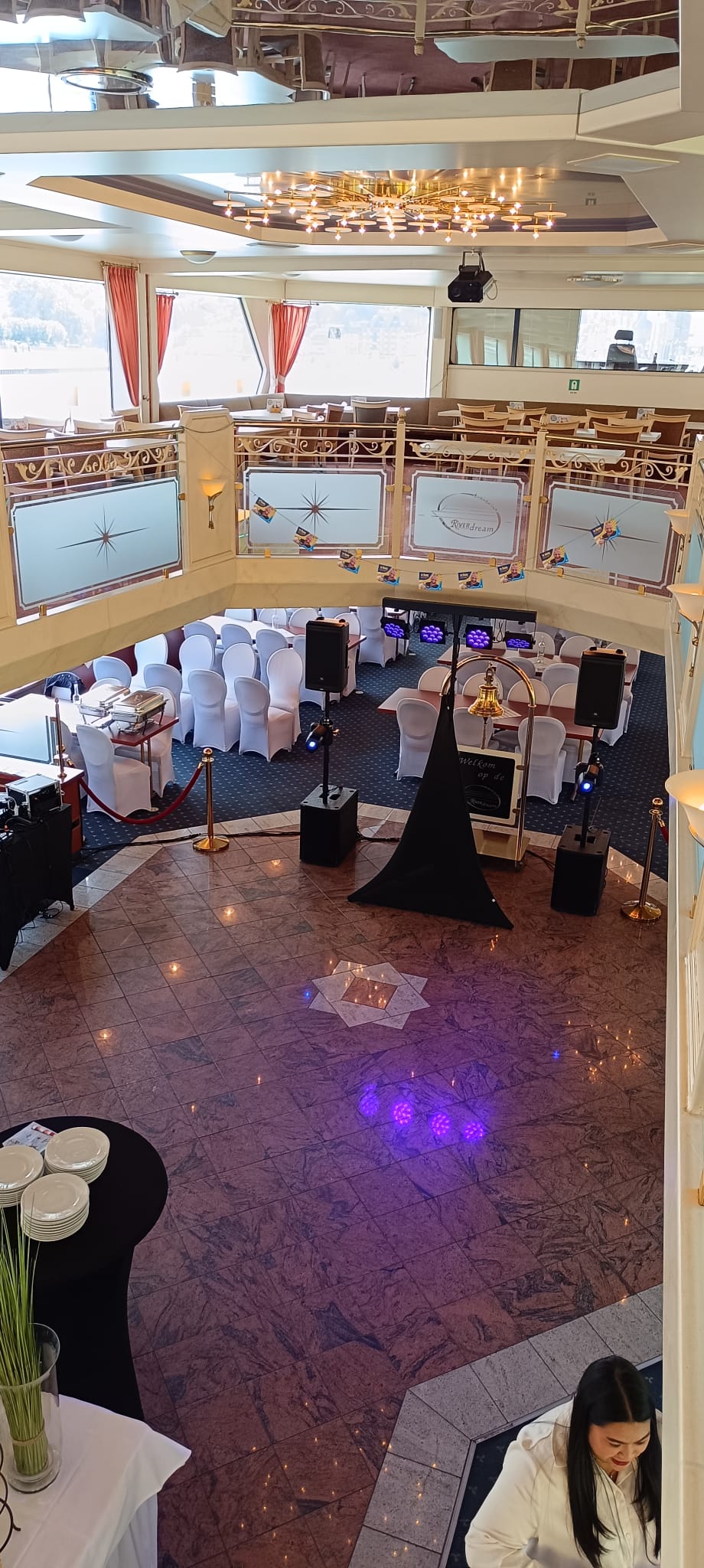 Tanzflächen Beleuchtung und Tontechnik mit DJ Service in Cochem auf dem Schiff