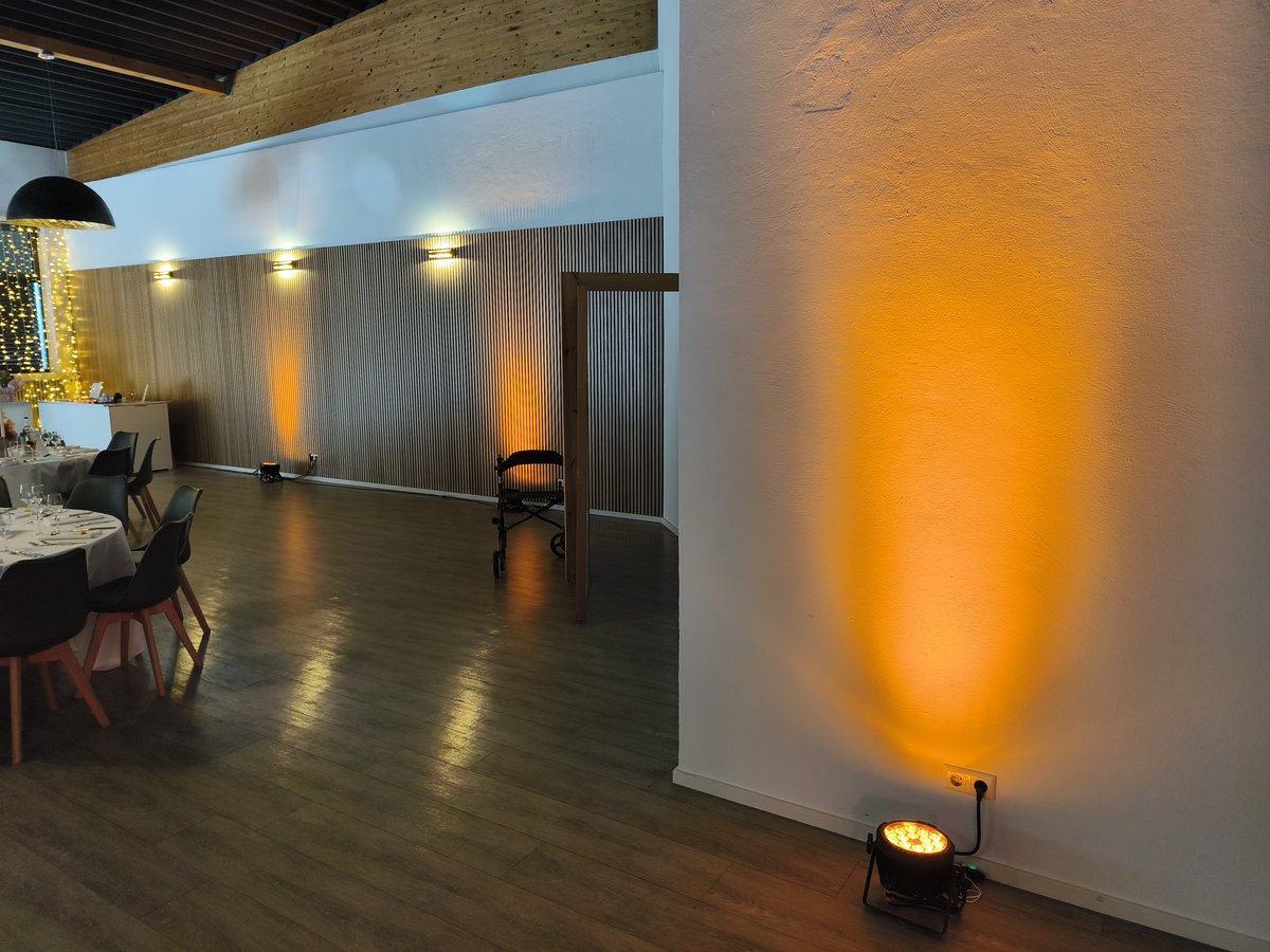 4 x Uplighting Dekorbeleuchtung im Alexander's Eventwerk in Urmitz
