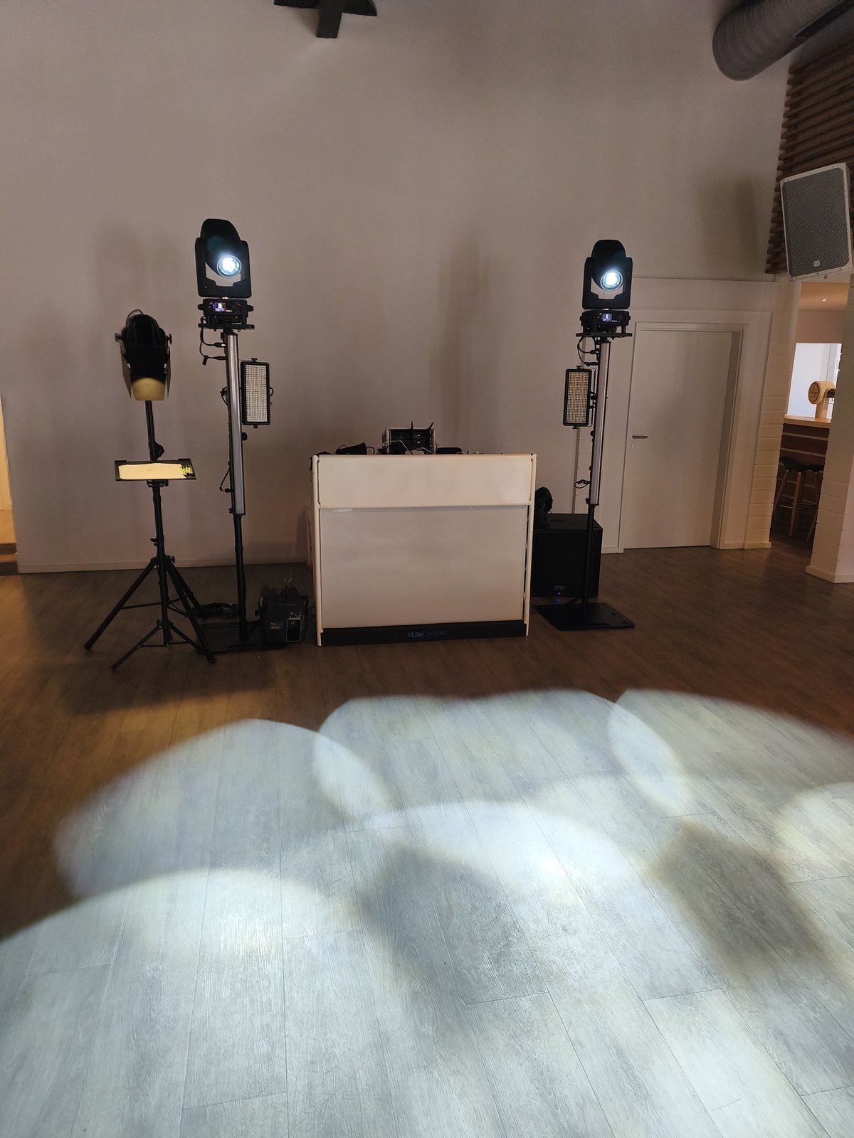 Licht und DJ Setup im Alexander's Eventwerk in Urmitz